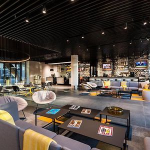 Ola Santiago Providencia, Tapestry Collection By Hilton